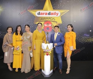 เหล่าดาราตบเท้าเดิน Black carpet งานประกาศรางวัล VibeWire Awards ครั้งที่ 8