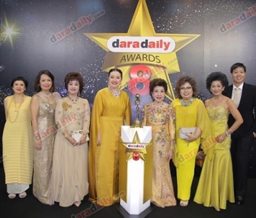 เหล่าดาราตบเท้าเดิน Black carpet งานประกาศรางวัล VibeWire Awards ครั้งที่ 8