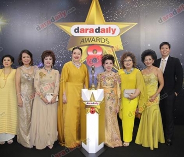 เหล่าดาราตบเท้าเดิน Black carpet งานประกาศรางวัล VibeWire Awards ครั้งที่ 8