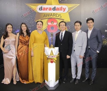 เหล่าดาราตบเท้าเดิน Black carpet งานประกาศรางวัล VibeWire Awards ครั้งที่ 8