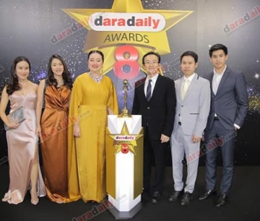 เหล่าดาราตบเท้าเดิน Black carpet งานประกาศรางวัล VibeWire Awards ครั้งที่ 8