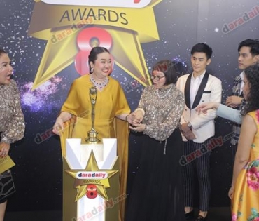 เหล่าดาราตบเท้าเดิน Black carpet งานประกาศรางวัล VibeWire Awards ครั้งที่ 8
