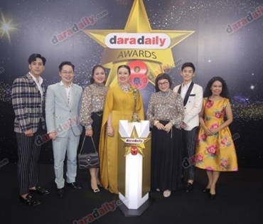 เหล่าดาราตบเท้าเดิน Black carpet งานประกาศรางวัล VibeWire Awards ครั้งที่ 8