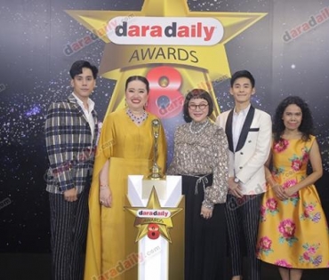เหล่าดาราตบเท้าเดิน Black carpet งานประกาศรางวัล VibeWire Awards ครั้งที่ 8