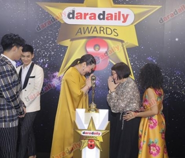 เหล่าดาราตบเท้าเดิน Black carpet งานประกาศรางวัล VibeWire Awards ครั้งที่ 8
