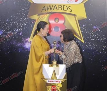 เหล่าดาราตบเท้าเดิน Black carpet งานประกาศรางวัล VibeWire Awards ครั้งที่ 8