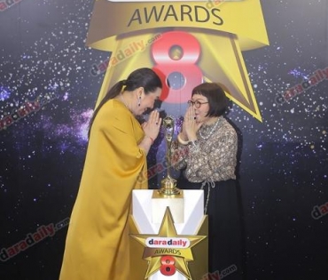 เหล่าดาราตบเท้าเดิน Black carpet งานประกาศรางวัล VibeWire Awards ครั้งที่ 8