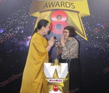 เหล่าดาราตบเท้าเดิน Black carpet งานประกาศรางวัล VibeWire Awards ครั้งที่ 8