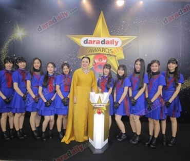 เหล่าดาราตบเท้าเดิน Black carpet งานประกาศรางวัล VibeWire Awards ครั้งที่ 8