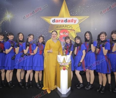 เหล่าดาราตบเท้าเดิน Black carpet งานประกาศรางวัล VibeWire Awards ครั้งที่ 8