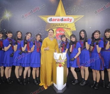 เหล่าดาราตบเท้าเดิน Black carpet งานประกาศรางวัล VibeWire Awards ครั้งที่ 8