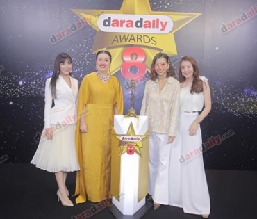เหล่าดาราตบเท้าเดิน Black carpet งานประกาศรางวัล VibeWire Awards ครั้งที่ 8