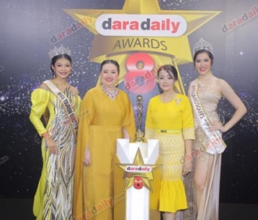 เหล่าดาราตบเท้าเดิน Black carpet งานประกาศรางวัล VibeWire Awards ครั้งที่ 8