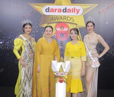 เหล่าดาราตบเท้าเดิน Black carpet งานประกาศรางวัล VibeWire Awards ครั้งที่ 8