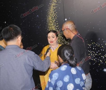 เหล่าดาราตบเท้าเดิน Black carpet งานประกาศรางวัล VibeWire Awards ครั้งที่ 8