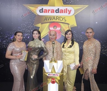 เหล่าดาราตบเท้าเดิน Black carpet งานประกาศรางวัล VibeWire Awards ครั้งที่ 8