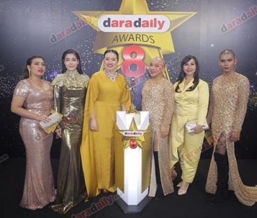 เหล่าดาราตบเท้าเดิน Black carpet งานประกาศรางวัล VibeWire Awards ครั้งที่ 8