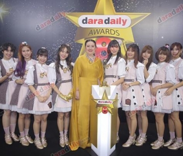 เหล่าดาราตบเท้าเดิน Black carpet งานประกาศรางวัล VibeWire Awards ครั้งที่ 8