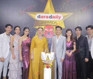 เหล่าดาราตบเท้าเดิน Black carpet งานประกาศรางวัล VibeWire Awards ครั้งที่ 8