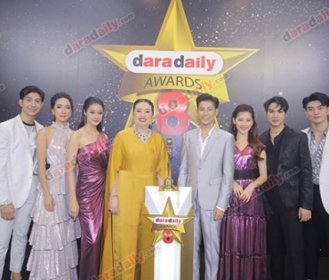 เหล่าดาราตบเท้าเดิน Black carpet งานประกาศรางวัล VibeWire Awards ครั้งที่ 8