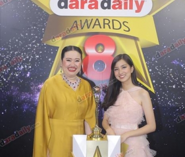 เหล่าดาราตบเท้าเดิน Black carpet งานประกาศรางวัล VibeWire Awards ครั้งที่ 8