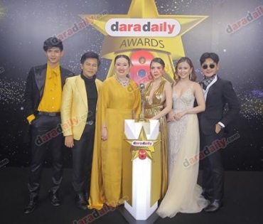 เหล่าดาราตบเท้าเดิน Black carpet งานประกาศรางวัล VibeWire Awards ครั้งที่ 8