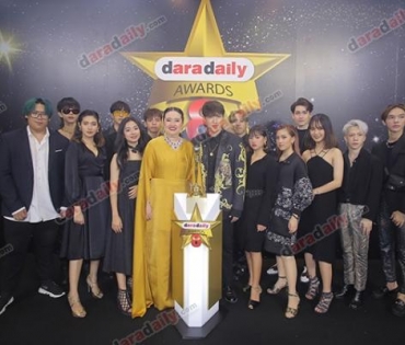 เหล่าดาราตบเท้าเดิน Black carpet งานประกาศรางวัล VibeWire Awards ครั้งที่ 8