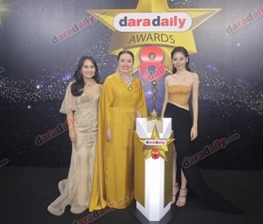 เหล่าดาราตบเท้าเดิน Black carpet งานประกาศรางวัล VibeWire Awards ครั้งที่ 8