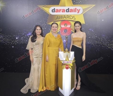 เหล่าดาราตบเท้าเดิน Black carpet งานประกาศรางวัล VibeWire Awards ครั้งที่ 8