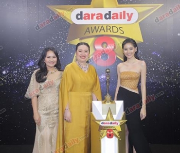 เหล่าดาราตบเท้าเดิน Black carpet งานประกาศรางวัล VibeWire Awards ครั้งที่ 8