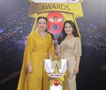 เหล่าดาราตบเท้าเดิน Black carpet งานประกาศรางวัล VibeWire Awards ครั้งที่ 8