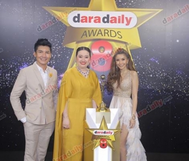 เหล่าดาราตบเท้าเดิน Black carpet งานประกาศรางวัล VibeWire Awards ครั้งที่ 8