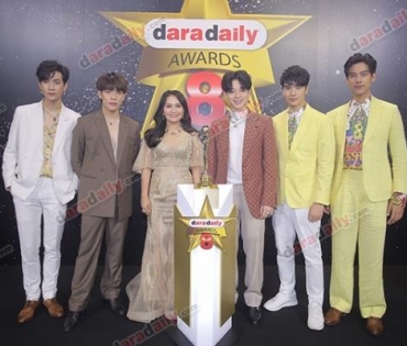 เหล่าดาราตบเท้าเดิน Black carpet งานประกาศรางวัล VibeWire Awards ครั้งที่ 8