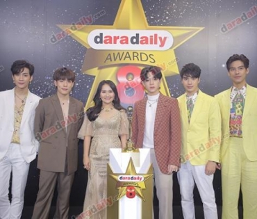 เหล่าดาราตบเท้าเดิน Black carpet งานประกาศรางวัล VibeWire Awards ครั้งที่ 8
