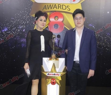 เหล่าดาราตบเท้าเดิน Black carpet งานประกาศรางวัล VibeWire Awards ครั้งที่ 8