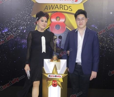 เหล่าดาราตบเท้าเดิน Black carpet งานประกาศรางวัล VibeWire Awards ครั้งที่ 8