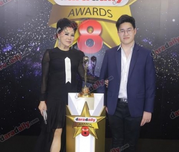 เหล่าดาราตบเท้าเดิน Black carpet งานประกาศรางวัล VibeWire Awards ครั้งที่ 8