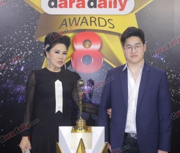 เหล่าดาราตบเท้าเดิน Black carpet งานประกาศรางวัล VibeWire Awards ครั้งที่ 8