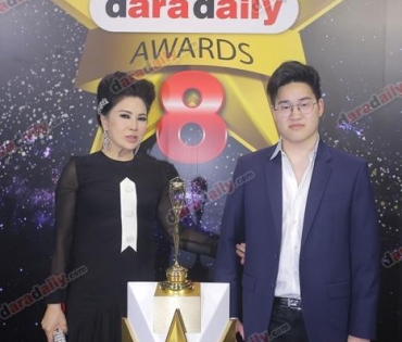 เหล่าดาราตบเท้าเดิน Black carpet งานประกาศรางวัล VibeWire Awards ครั้งที่ 8