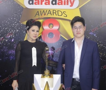 เหล่าดาราตบเท้าเดิน Black carpet งานประกาศรางวัล VibeWire Awards ครั้งที่ 8