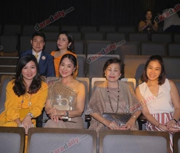เหล่าดาราตบเท้าเดิน Black carpet งานประกาศรางวัล VibeWire Awards ครั้งที่ 8