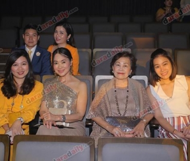 เหล่าดาราตบเท้าเดิน Black carpet งานประกาศรางวัล VibeWire Awards ครั้งที่ 8