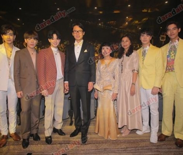 เหล่าดาราตบเท้าเดิน Black carpet งานประกาศรางวัล VibeWire Awards ครั้งที่ 8
