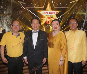 เหล่าดาราตบเท้าเดิน Black carpet งานประกาศรางวัล VibeWire Awards ครั้งที่ 8