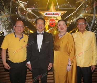 เหล่าดาราตบเท้าเดิน Black carpet งานประกาศรางวัล VibeWire Awards ครั้งที่ 8