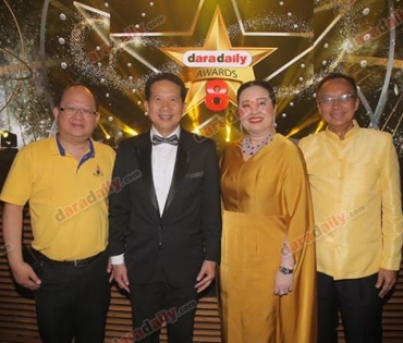 เหล่าดาราตบเท้าเดิน Black carpet งานประกาศรางวัล VibeWire Awards ครั้งที่ 8