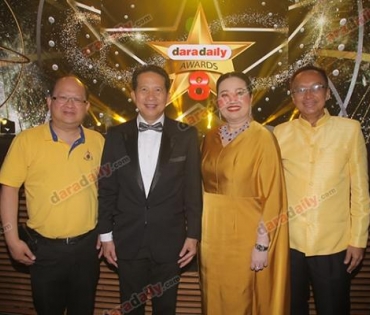 เหล่าดาราตบเท้าเดิน Black carpet งานประกาศรางวัล VibeWire Awards ครั้งที่ 8