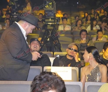 เหล่าดาราตบเท้าเดิน Black carpet งานประกาศรางวัล VibeWire Awards ครั้งที่ 8