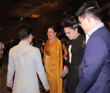 เหล่าดาราตบเท้าเดิน Black carpet งานประกาศรางวัล VibeWire Awards ครั้งที่ 8