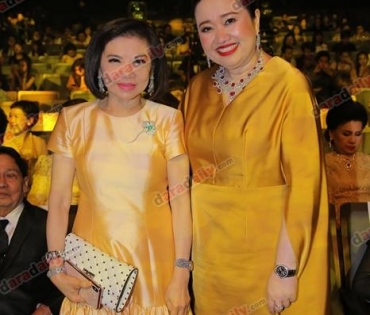 เหล่าดาราตบเท้าเดิน Black carpet งานประกาศรางวัล VibeWire Awards ครั้งที่ 8